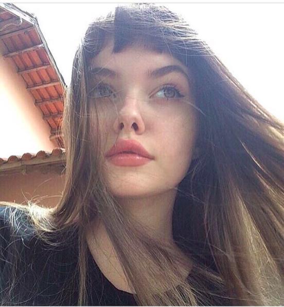 Nhan sắc xinh đẹp của cô nàng 15 tuổi được ví như bản sao Angelina Jolie - Ảnh 9.