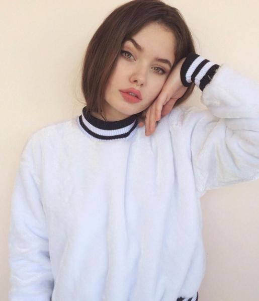 Nhan sắc xinh đẹp của cô nàng 15 tuổi được ví như bản sao Angelina Jolie - Ảnh 7.