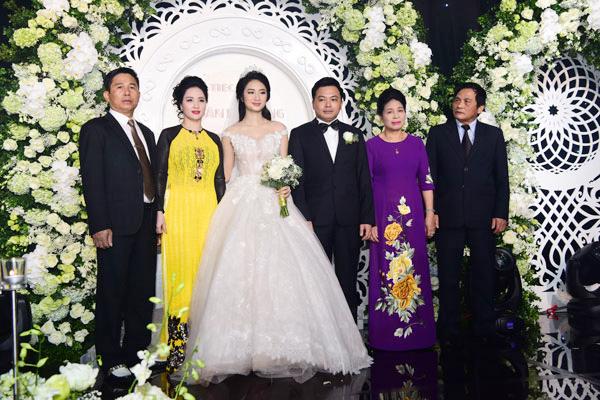 hoa-hau-thu-ngan-duoc-chong-dai-gia-nang-vay-trong-le-cuoi-14