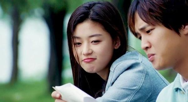 2. Jun Ji Hyun: Tên tuổi Jun Ji Hyun vượt khỏi lãnh thổ Hàn Quốc, gây tiếng vang ở Trung Quốc nhờ bộ phim điện ảnh Cô nàng ngổ ngáo.