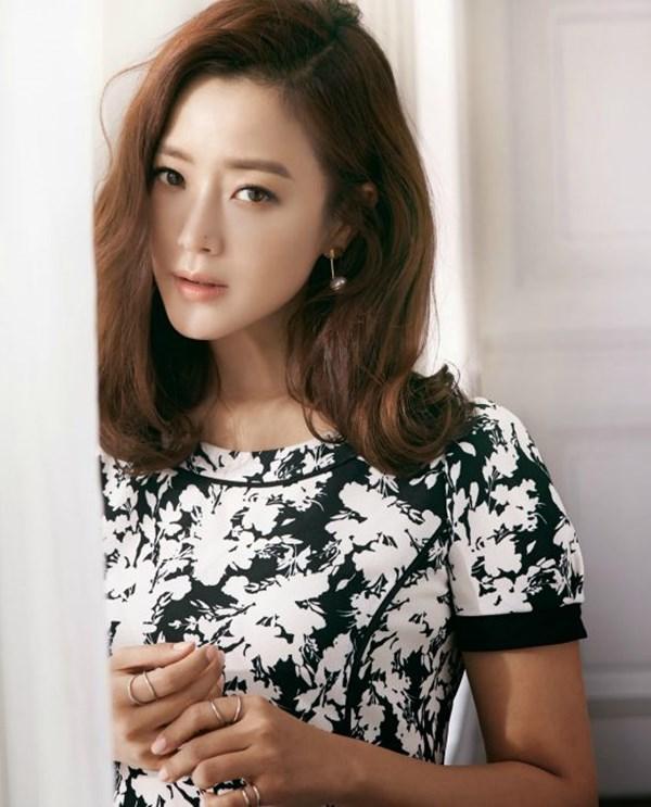 Kim Hee Sun dù 40 tuổi nhưng vẫn xinh đẹp. Diễn xuất của cô càng ngày càng lôi cuốn.