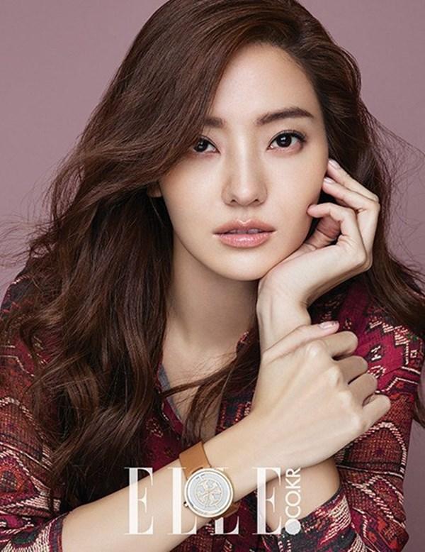 7. Han Chae Young: Han Chae Young trở thành ngôi sao nổi tiếng sau vai nữ chính trong bộ phim truyền hình Sassy Girl Chun Hyang.