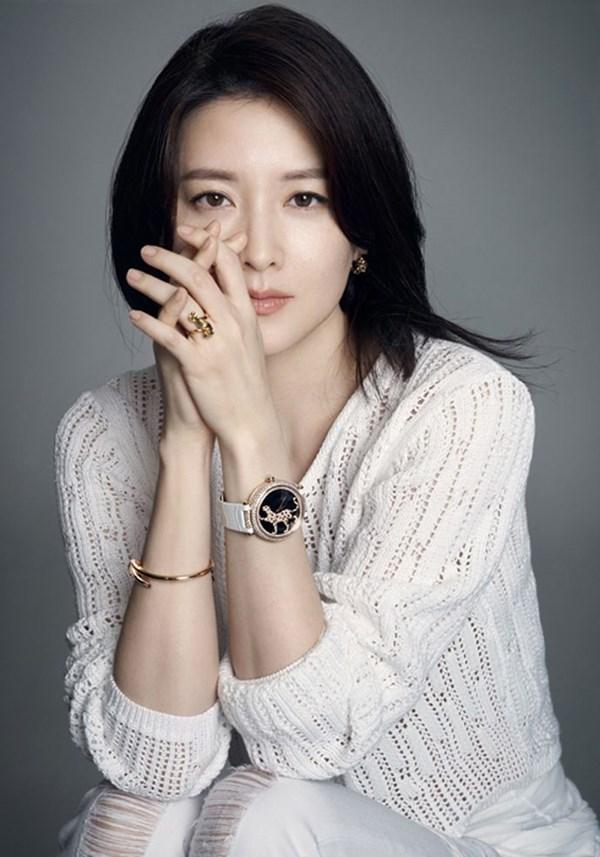 8. Lee Young Ae: Lee Young Ae được coi là viên ngọc quý của điện ảnh Hàn Quốc. Cô cũng rất được yêu mến tại Trung Quốc.