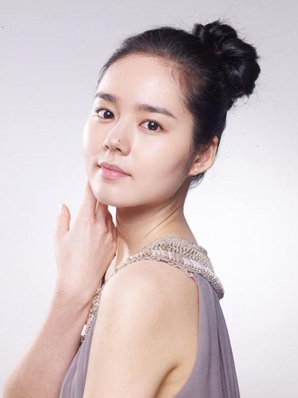 Han Ga In dù đã vắng bóng trên màn ảnh gần 5 năm nhưng sức hút của người đẹp vẫn rất mãnh liệt.