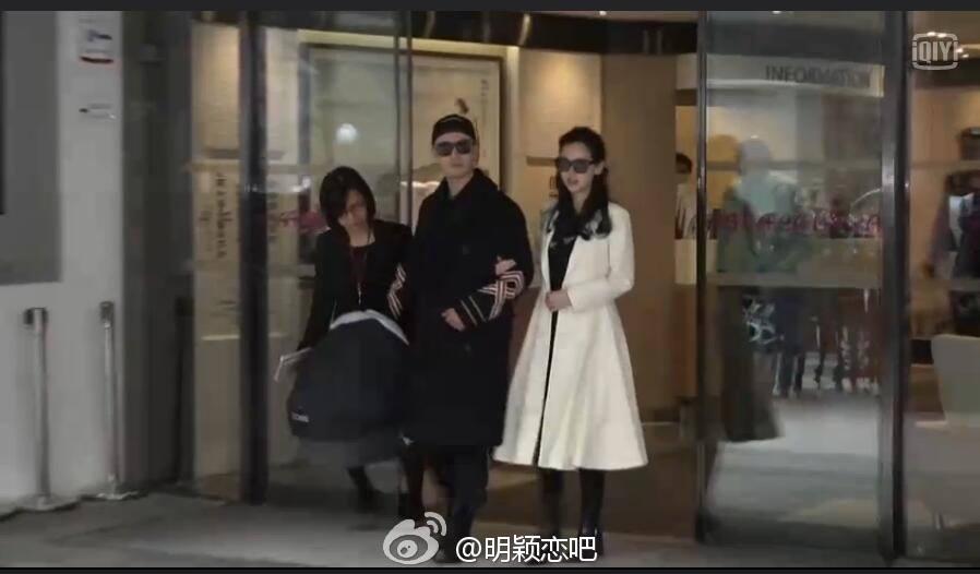 Angela Baby lần đầu xuất hiện sau sinh, mạnh tay lì xì cho phóng viên ngoài bệnh viện-5