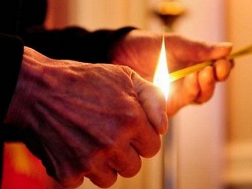 Có sai lầm khi ngày Tết thắp hương liên tục?