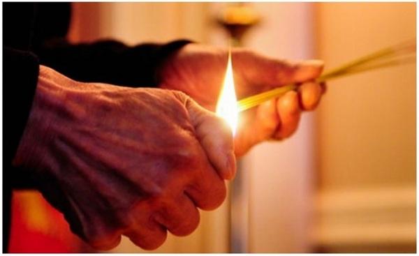 Thắp hương hay khấn liên tục trong những ngày Tết là điều không nên