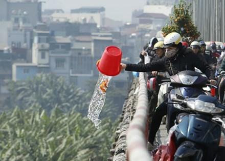 Tha ca chep ngay 23 thang Chap: Phong sinh hay sat sinh?