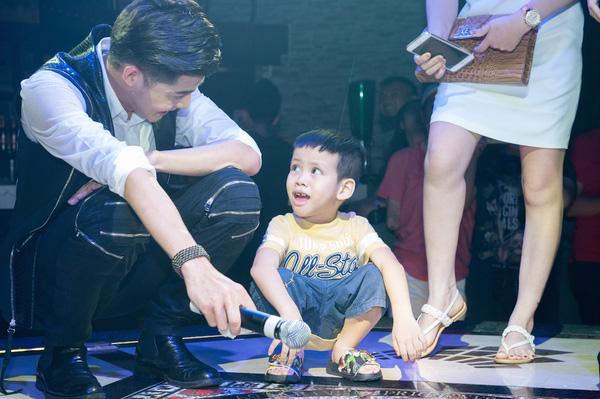 Noo Phước Thịnh xuất hiện với làn da rám nắng, vóc dáng vạm vỡ trong bài văn của fan nhí-4