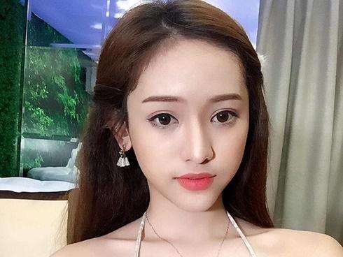 Sau clip hậu trường chụp ảnh sexy, Thúy Vi 