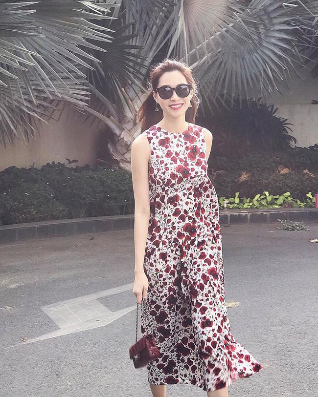 Hà Hồ lạnh lùng với cả cây đen, đối lập Thanh Hằng siêu nữ tính trong street style tuần này - Ảnh 5.