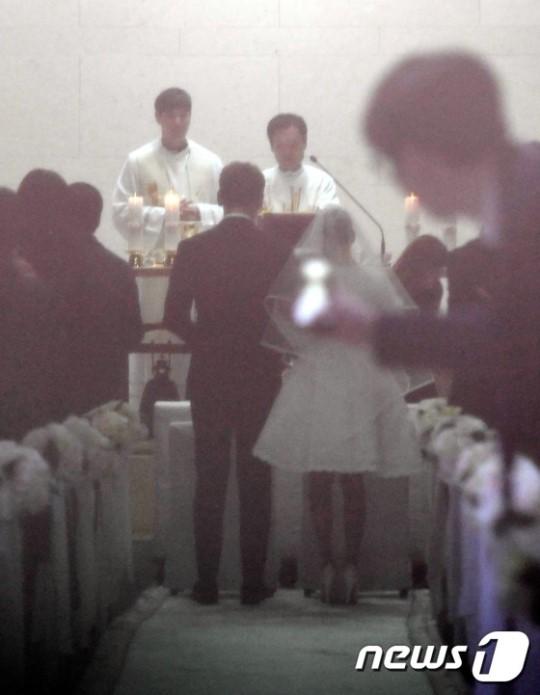 sieu giau nhung kim tea hee van mac vay cuoi gia re khien fan nguong mo sat dat - 4