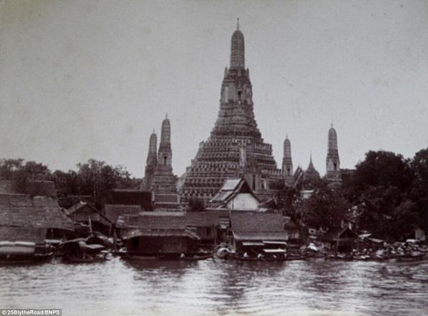 Đền Wat Chang - điểm du lịch hàng đầu tại Bangkok - cách đây 125 năm, theo góc nhìn từ sông Chao Phraya.