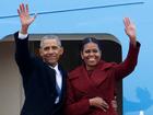 Tổng thống Barack Obama vẫy tay chào tạm biệt lên máy bay, người dân đứng khóc trong tiếc nuối