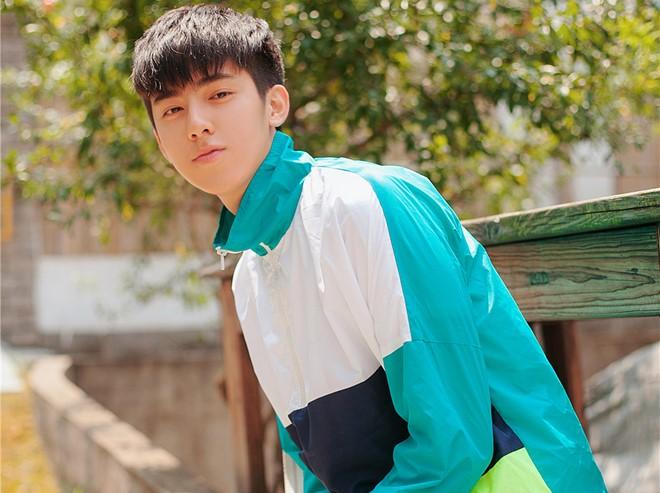 9X sở hữu gương mặt khá trẻ con, nụ cười ấm áp cùng chiều cao ấn tượng 1,87 m.