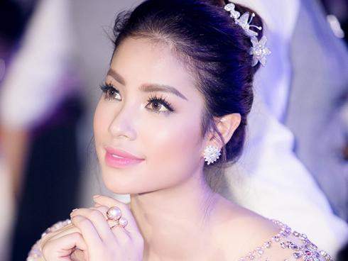 Hoa hậu Phạm Hương diện đầm công chúa dự event cuối trong năm