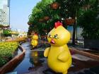 Hình ảnh hot nhất hôm nay: Chú gà ở đường hoa Nguyễn Huệ có biểu cảm như 