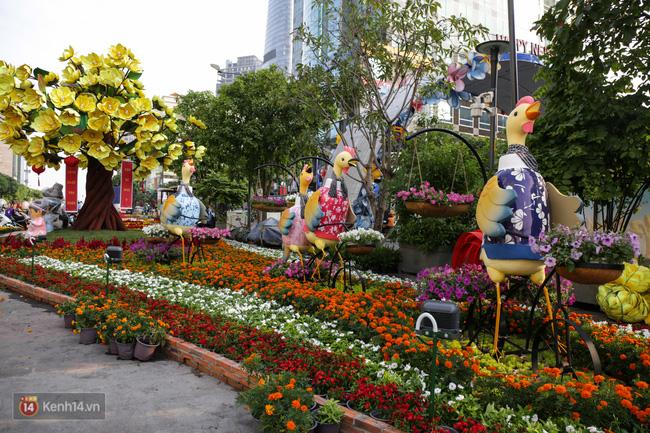 Ngắm nhìn những tiểu cảnh xinh xắn đang được trang trí tại đường hoa Nguyễn Huệ trước ngày khai mạc - Ảnh 7.