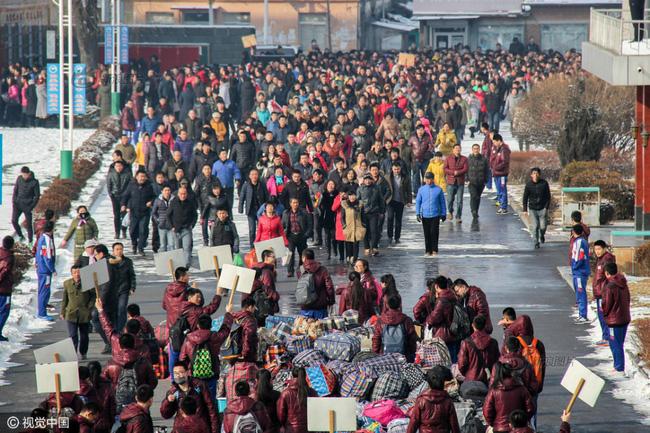 Cuộc đại di cư về quê ăn Tết từ lâu đã trở thành một nét văn hoá của người Trung Quốc - Ảnh 4.