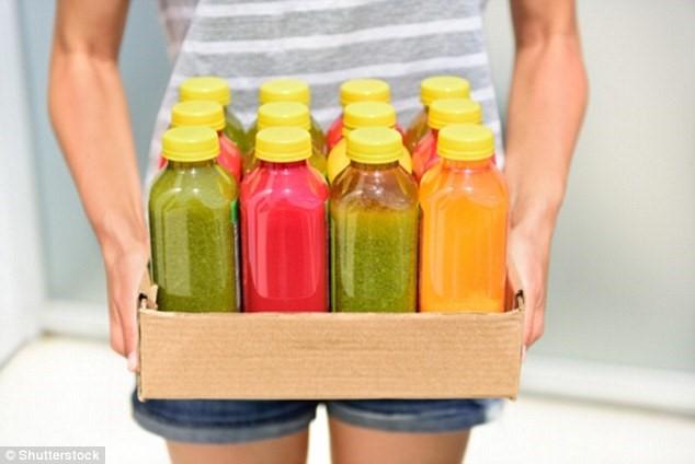Uống nước ép trái cây trong một thời gian dài có thể làm tăng nguy cơ của hội chứng chuyển hóa, tổn thương gan và thậm chí cả bệnh béo phì. Ảnh: Shutterstock.