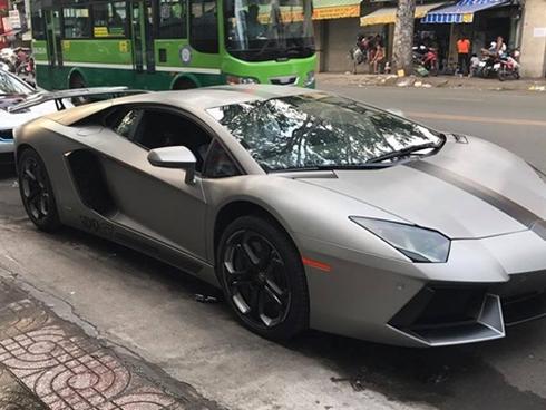 Đại gia Việt chi hơn 300 triệu Đồng độ lại siêu xe Lamborghini Aventador chơi tết