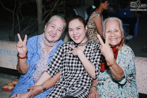 Mỹ Tâm múa minh họa, vui đùa tươi cười với nghệ sỹ già trước khi về quê ăn Tết-12