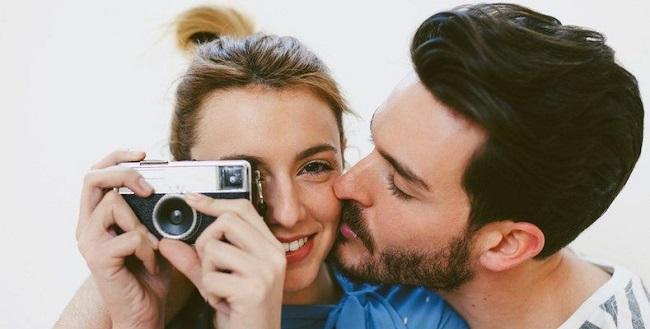 Bạn yêu nhiều hơn khi bạn giận anh ấy: Bạn sẽ không bao giờ cảm thấy sẵn sàng để chiến đấu với anh ấy bởi vì bạn sẽ lo lắng quá nhiều đến việc làm tổn thương anh ấy. Vì yêu nhau nên hai bạn không giận nhau lâu.