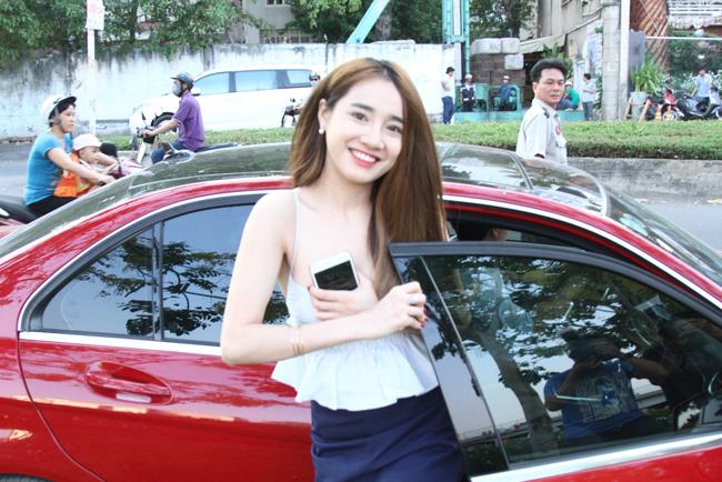 Vậy nên không phải lúc nào người đẹp Việt cũng thoải mái với những trang phục sexy.