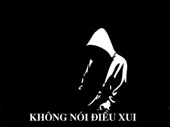 Kiêng nói điều "gở": Tránh nói điều không may, xui xẻo trong ngày mồng Một Tết bởi sẽ ảnh hưởng đến cả năm. Đặc biệt, cần kiêng nói những từ như "Chết mất", " Chết rồi", "Tiêu rồi". Thay vào đó, nên nói những điều tốt đẹp để cả năm "thuận buồm xuôi gió".