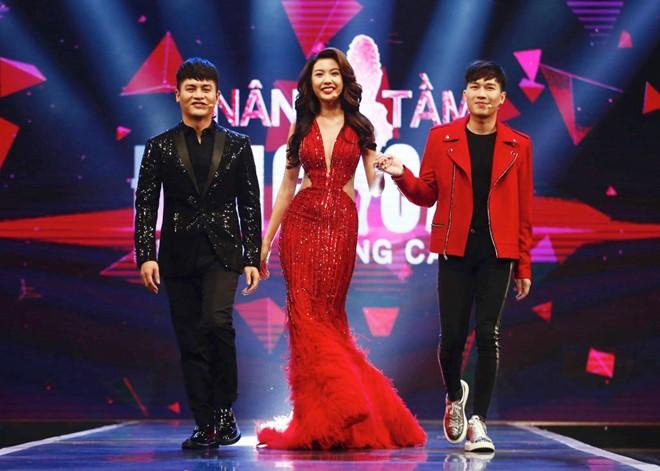 A hau Huyen My mac ca tinh dep nhat tuan hinh anh 5