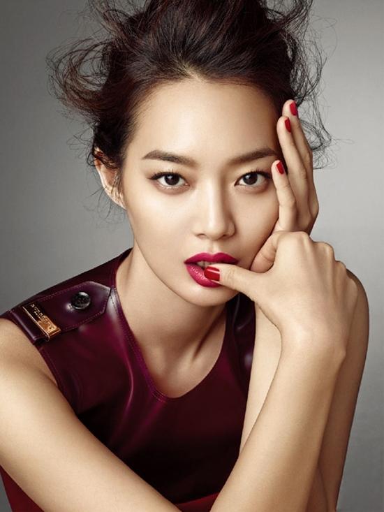 5. Shin Min Ah: bạn gái của Kim Woo Bin cũng là gương mặt quen thuộc của các tạp chí thời trang.