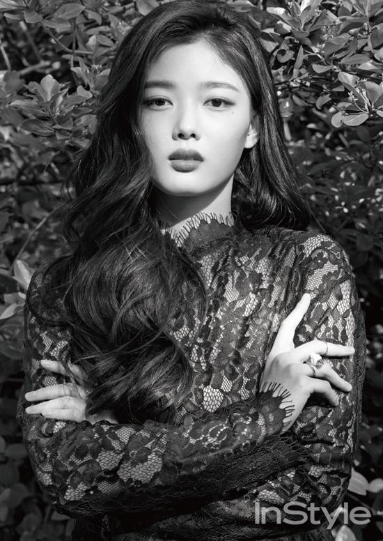 6. Kim Yoo Jung: Không chỉ là người nhỏ tuổi nhất, cô cũng là ngôi sao tuổi teen đầu tiên có mặt trong Top 10 của giải thưởng này từ trước đến nay.