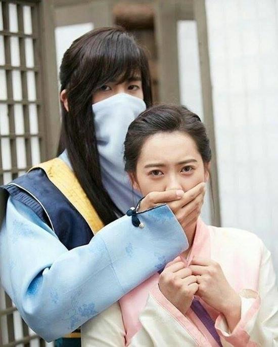 Trên phim căng thẳng là vậy....