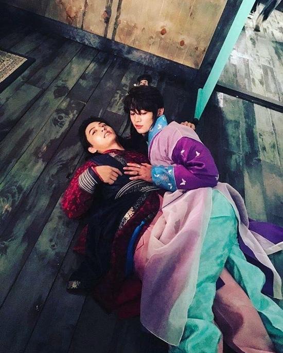 Có ai ship thuyền này không?