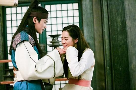 Cùng xem thêm những khoảnh khác hài hước và nhí nhố của dàn diễn viên tham gia trong phim.