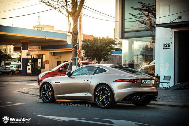 Jaguar F-Type R biển tứ quý 9 của đại gia Đà Nẵng thay áo chơi Tết Nguyên đán - Ảnh 3.