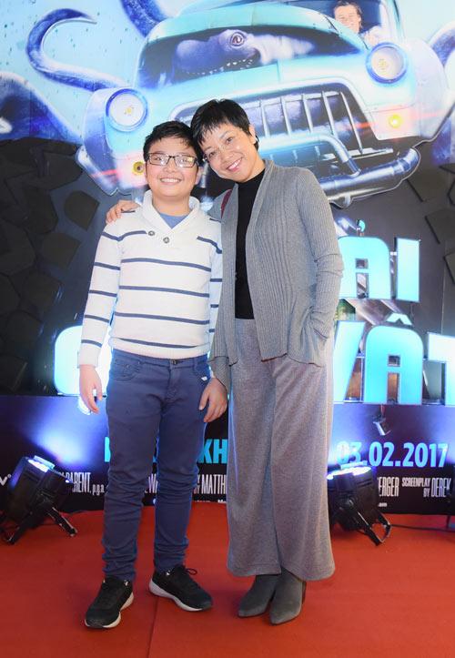 sao-viet-mac-loi-trang-phuc-tuan-qua-24-1-3