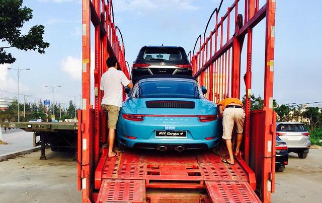 Tay chơi Đà Nẵng chi 8 tỷ Đồng tậu Porsche 911 Targa 4 màu xanh Lemans - Ảnh 1.