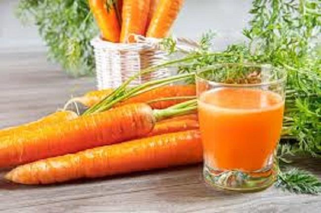 Cà rốt: Trong cà rốt có vitamin A, vitamin C và các chất chống oxy hóa như lycopene, có thể cải thiện sức khỏe phổi và làm giảm nguy cơ mắc bệnh phổi. Các nhà nghiên cứu cho rằng, chỉ một vài củ cà rốt trong chế độ ăn uống hàng ngày có thể làm giảm nguy cơ ung thư phổi khoảng 50%.