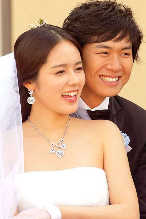 Dù kết hôn sớm nhưng Han Ga In và Yeon Jung Hoon vẫn phát triển sự nghiệp thuận lợi.
