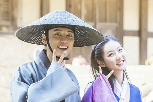 Yoon Shi Yoon và Kim Sae Ron hợp tác vô cùng ăn ý.