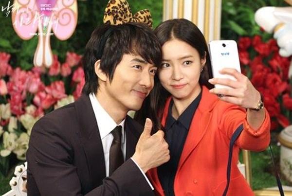 Song Seung Hun và Shin Se Kyung: Cặp đôi của bộ phim truyền hình When a Man Loves cách nhau 14 tuổi.