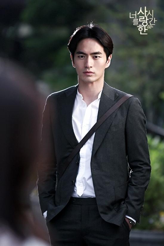 Trong sự nghiệp của mình, Lee Jin Wook được biết đến nhiều nhất với vai diễn trong 