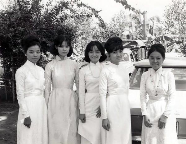 hon "lac troi" khi ngam phu nu viet xua mac ao dai khoe eo thon - 12