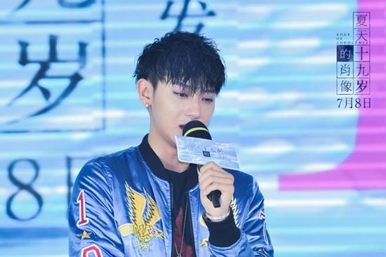 Hoàng Tử Thao được biết đến với nghệ danh TAO hay Z.TAO là nam ca sĩ, diễn viên, rapper, cựu thành viên của nhóm nhạc EXO ra mắt vào năm 2012 bởi SM Entertainment.