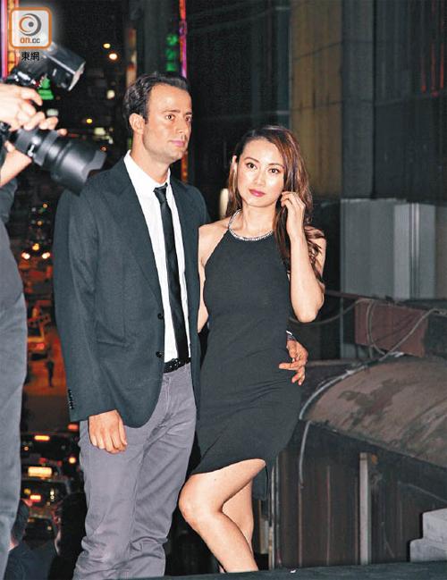 hoa-hau-anh-hong-kong-gay-soc-khi-tung-anh-khoa-than-2