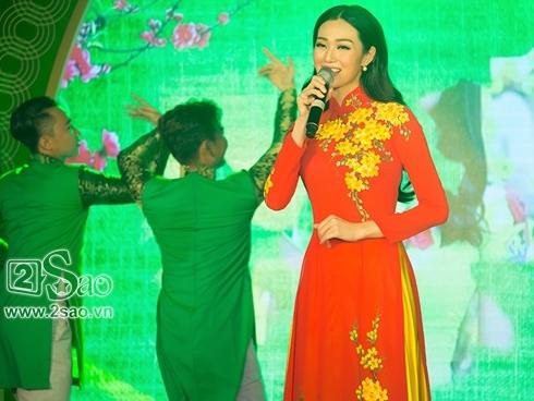 Khánh My lần đầu khoe giọng hát trên sóng truyền hình