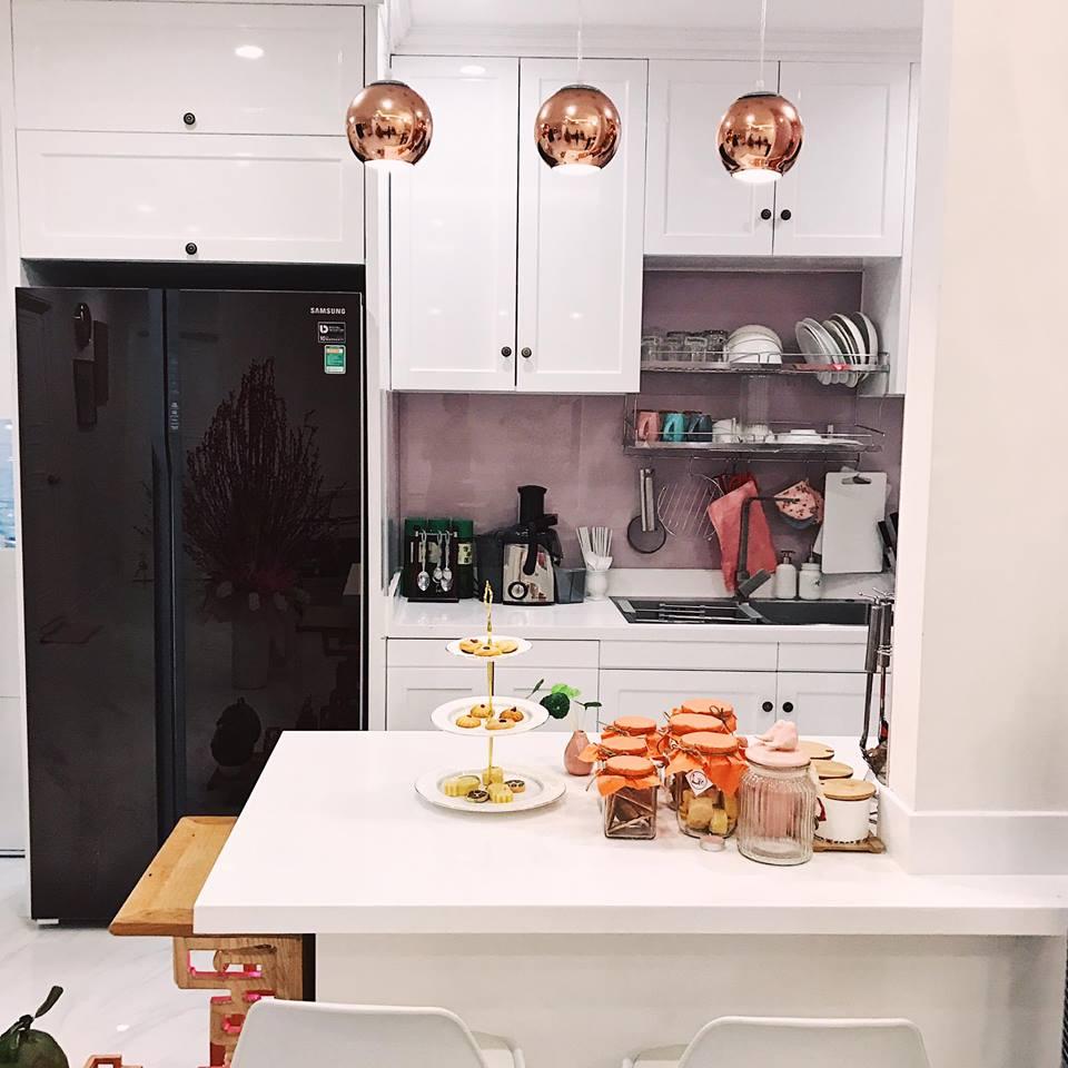 Sao Việt ngày cận tết: người hào hứng đi chợ hoa - kẻ livestream gói bánh chưng-4