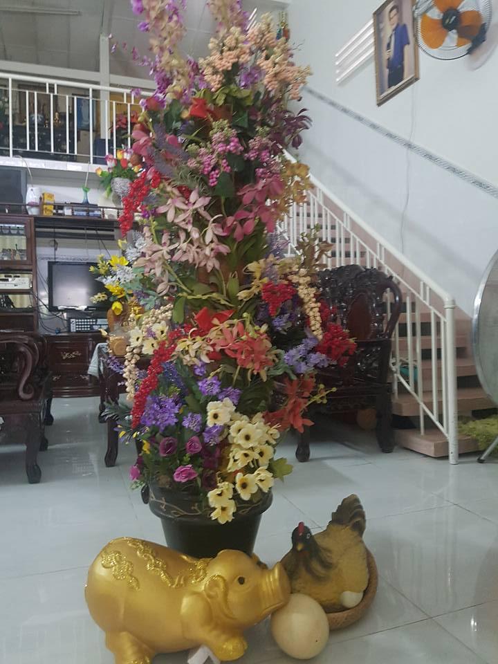 Sao Việt ngày cận tết: người hào hứng đi chợ hoa - kẻ livestream gói bánh chưng-12