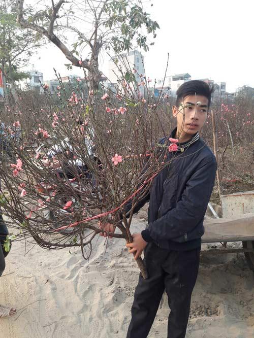 dan ha noi "boi" khong ra dao dep de choi tet - 7